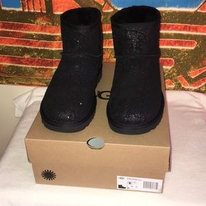 🔥💖🔥 Sold ! women’s Uggs mini boots size 8.